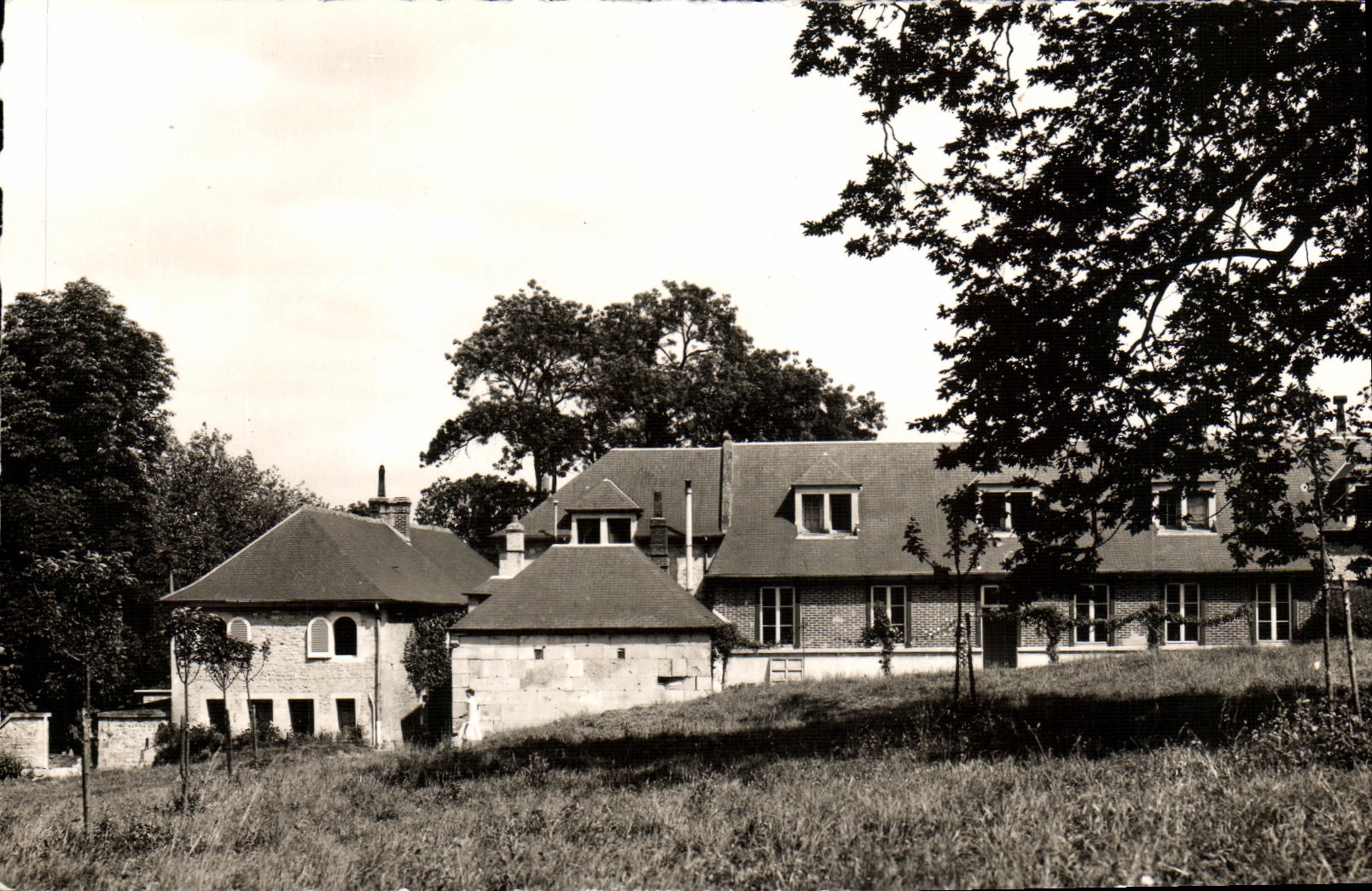 CPM Betharram Facade sur le Parc