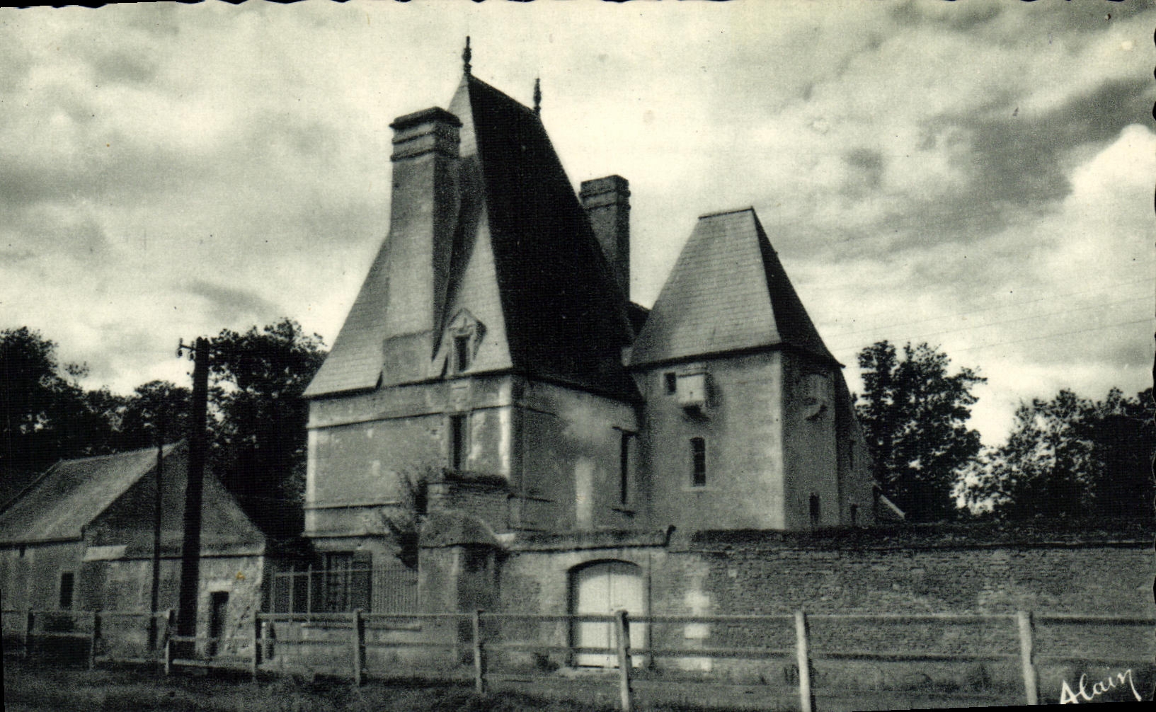 CPM Bieville Le Pavillon