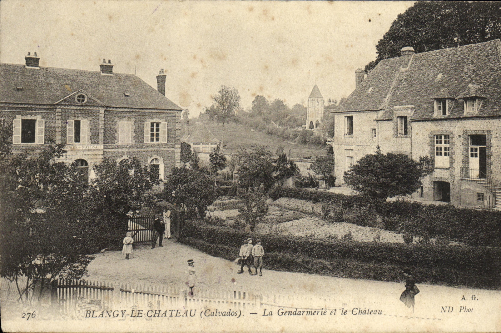 VINTAGE POSTCARD Blangy the Castle Gendramerie and the Castle