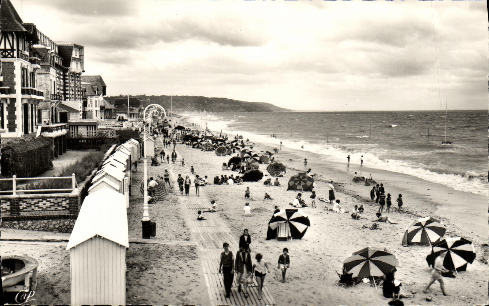 CPM Blonville sur Mer La Plage