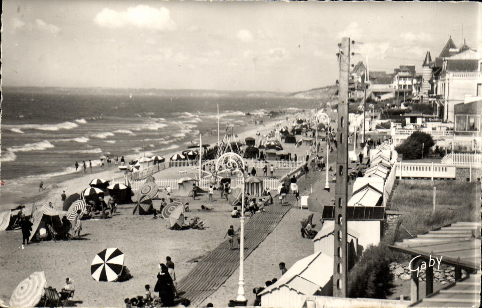 CPM Blonville sur Mer La Plage 
