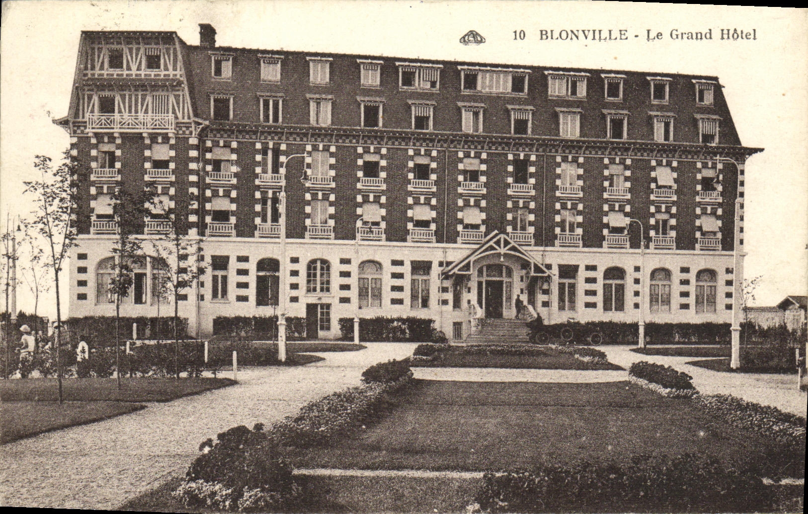 VINTAGE POSTCARD Blonville the Large Hotel