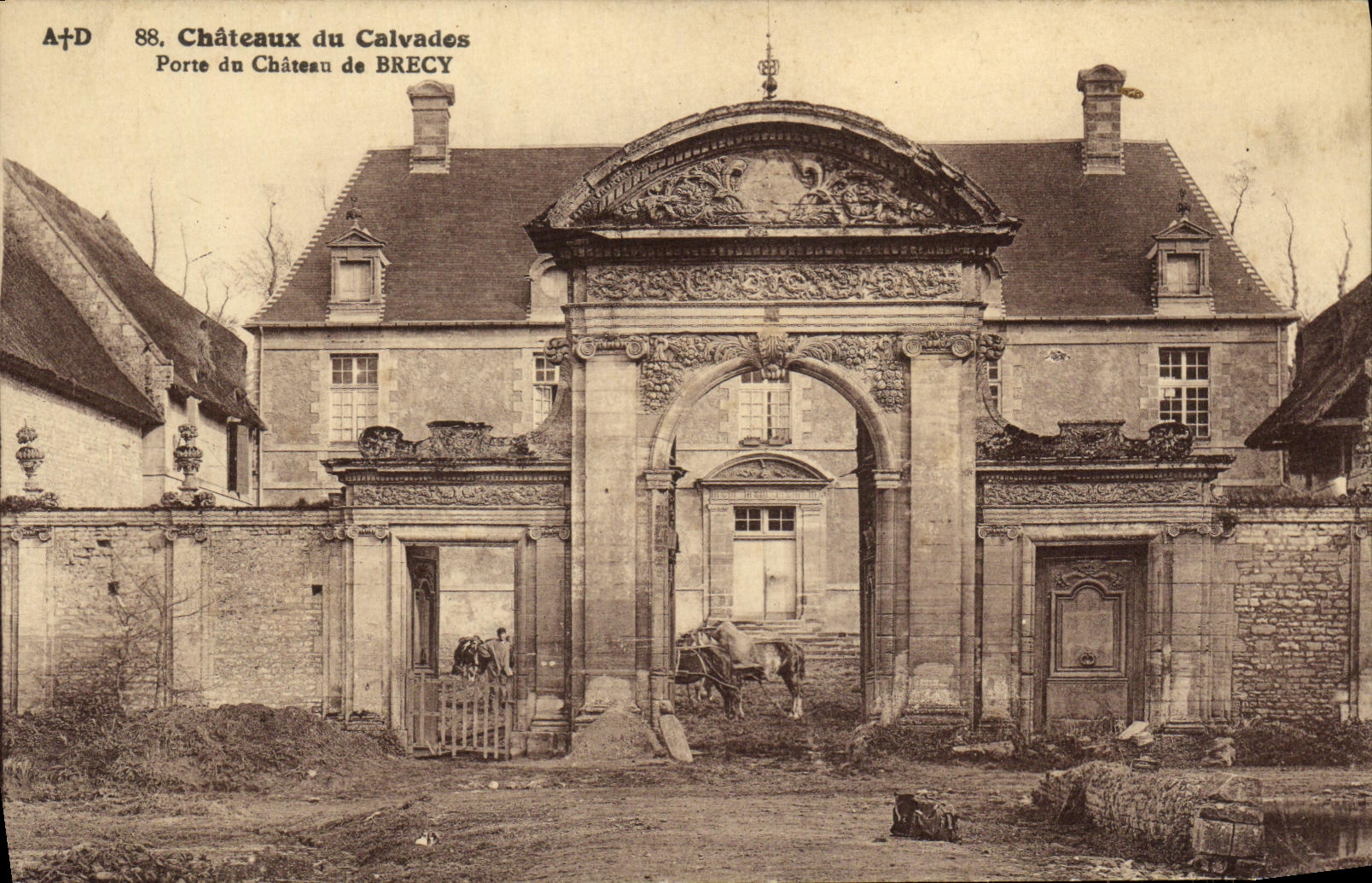 CPA Chateau du Calvados Porte du Chateau de Brecy