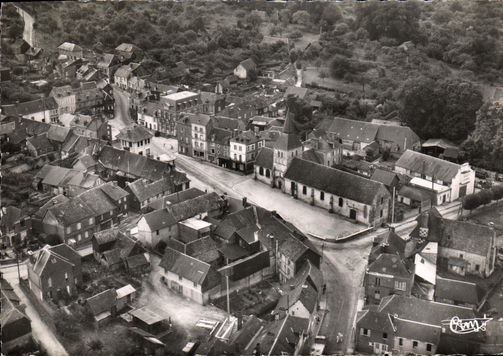 CPM Cambremer Vue aerienne