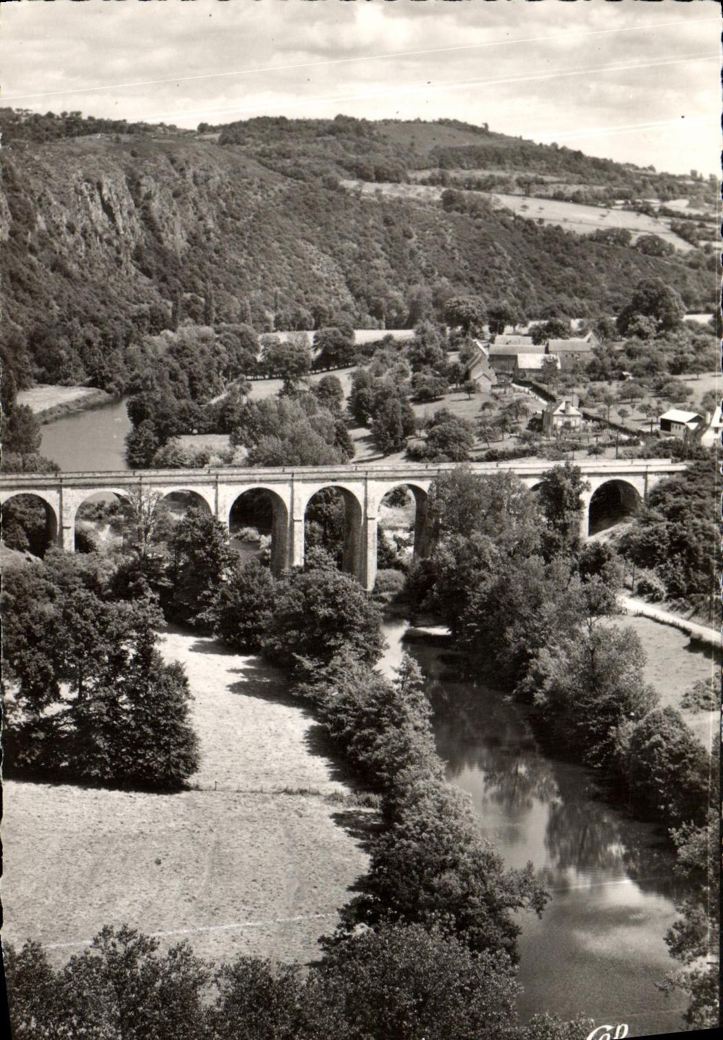 CPM Clecy La Vallee de l Orne