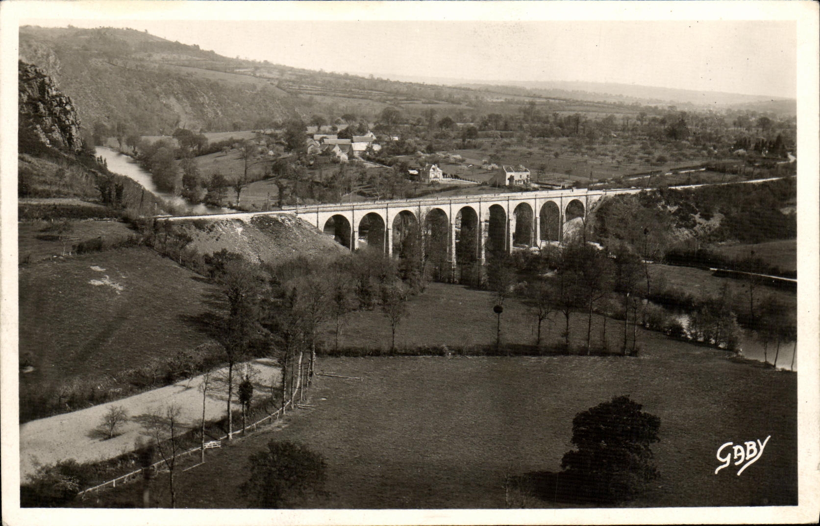 CPM Clecy Le Viaduc de la Lande