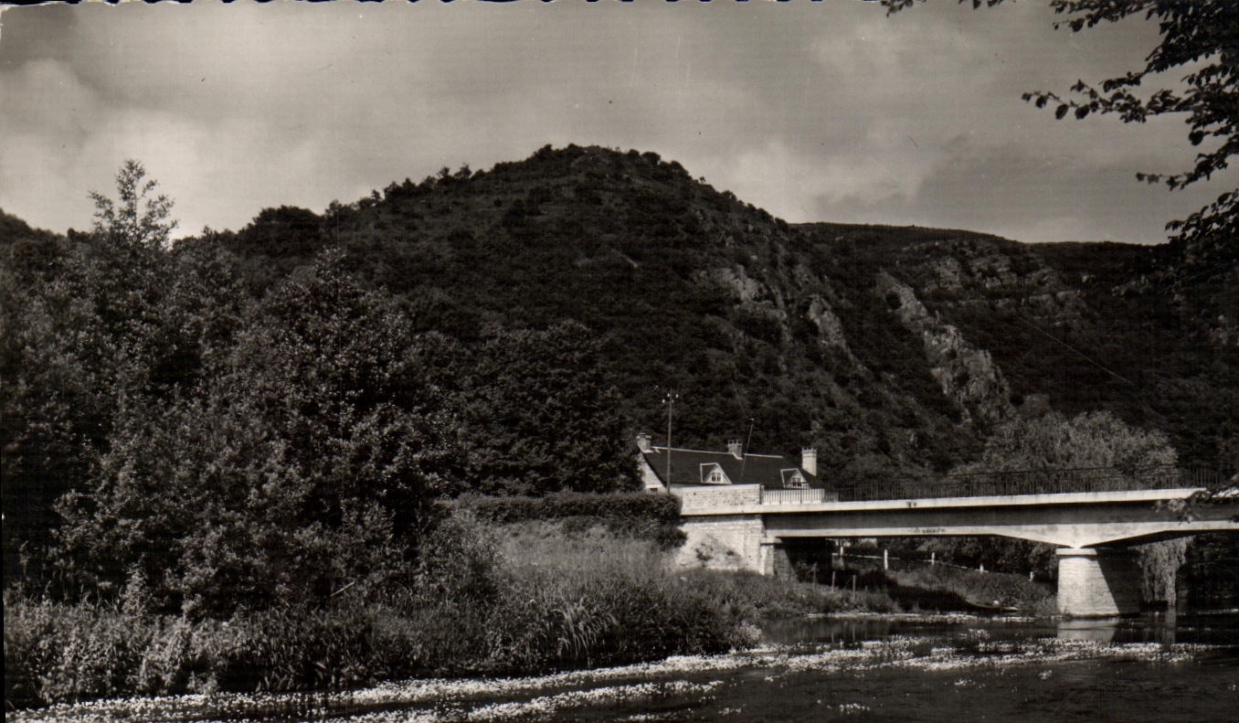 CPM Clecy Le Pont de Cantepie et le Pain de Sucre