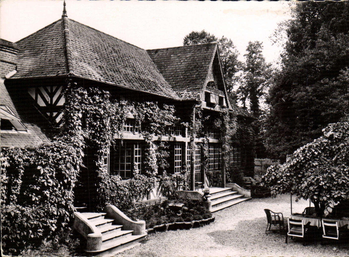 CPM Clecy Hotellerie du Moulin le Vey La Salle a Manger