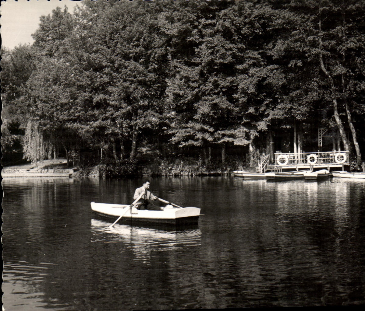 CPM Clecy Le Fil l Eau sur l Orne Barque