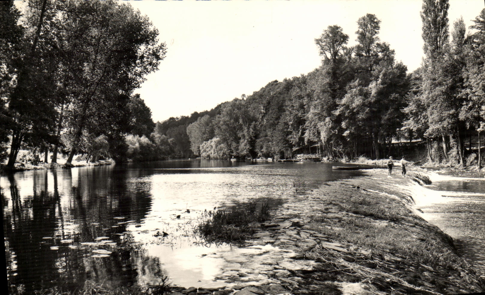 MODERN CARD Clecy L Decorates has Clecy