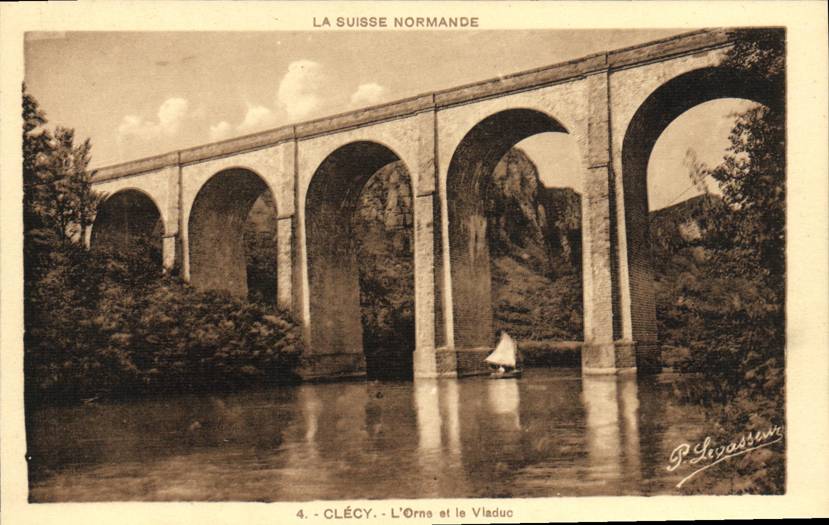 CPA Clecy L Orne et le Viaduc
