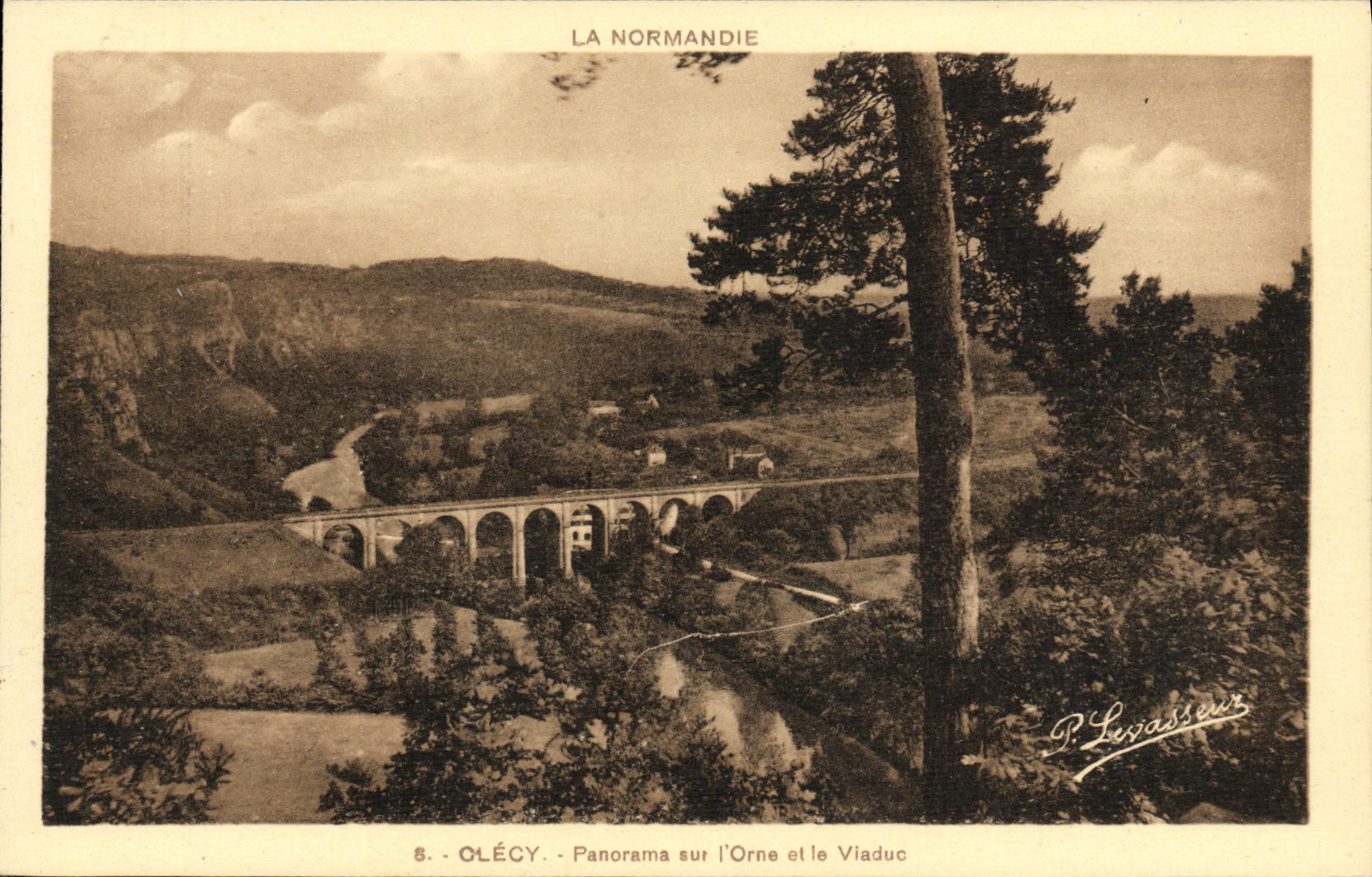 CPA Clecy Panorama sur l Orne et le Viaduc