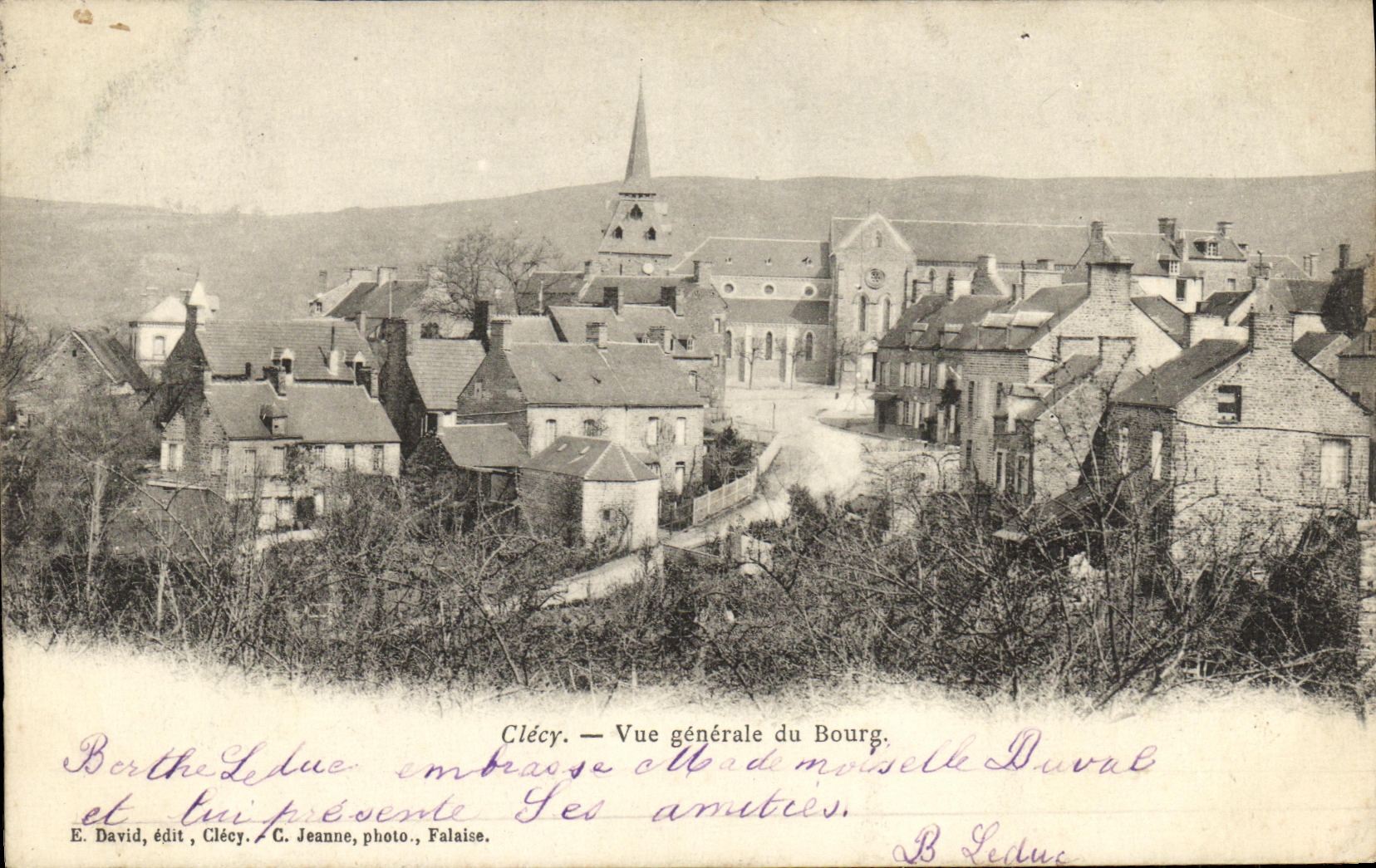 CPA Clecy Vue generale du Bourg