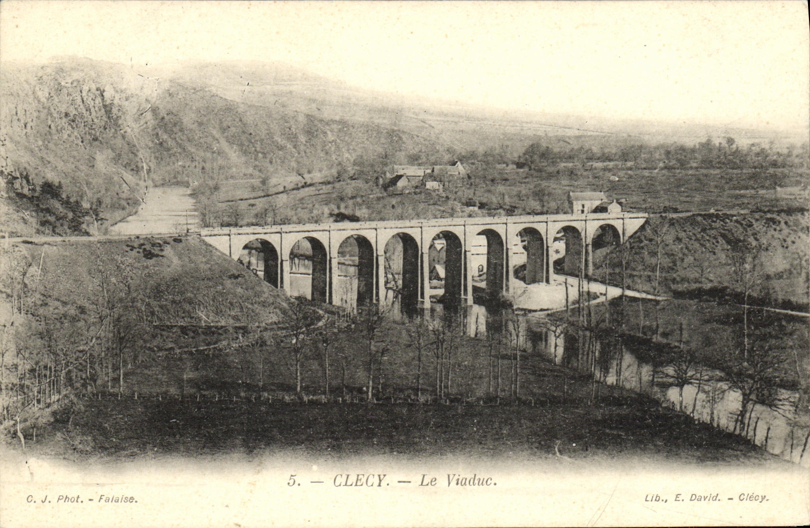 CPA Clecy Le Viaduc