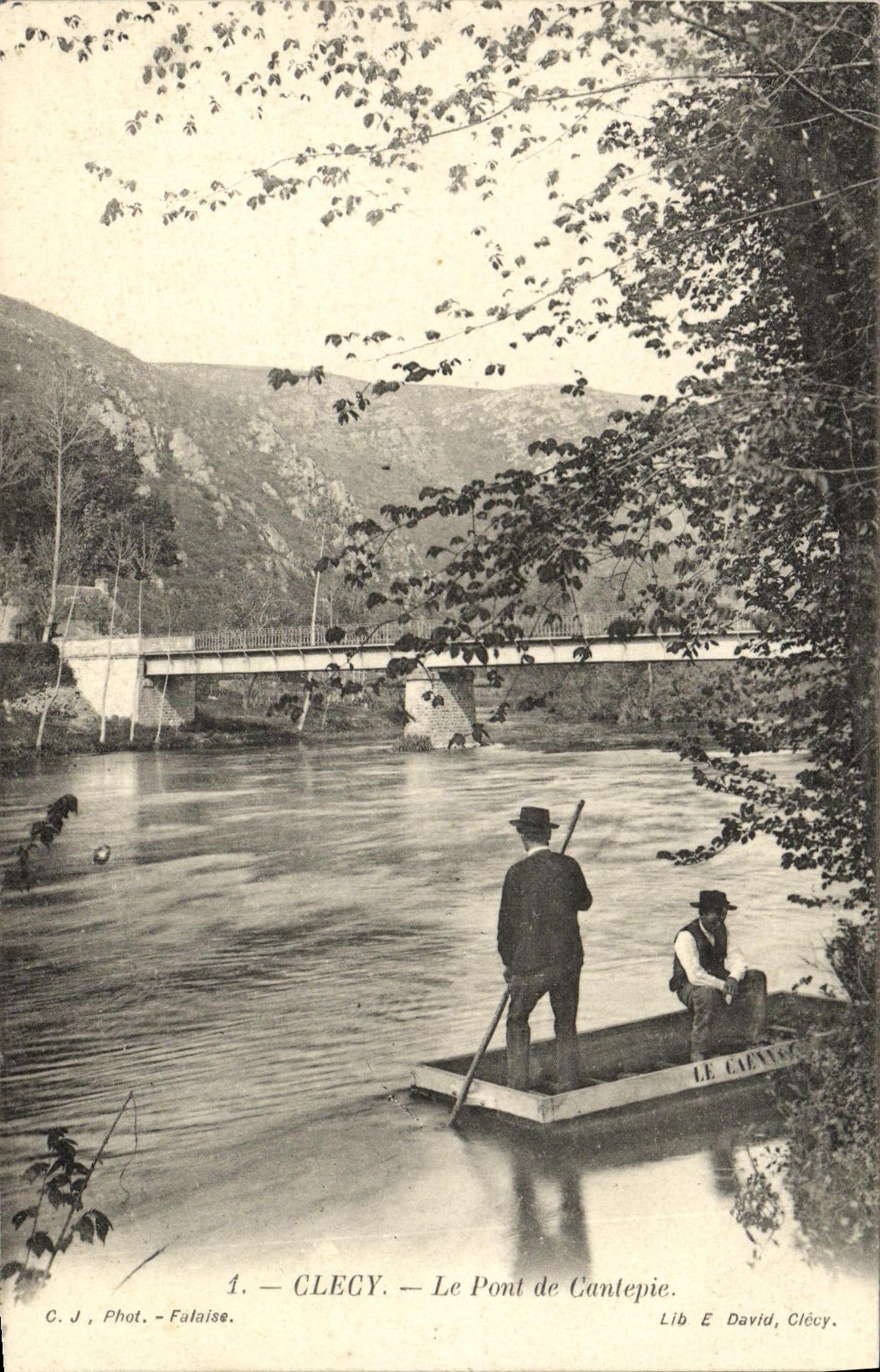 CPA Clecy Le Pont de Cantepie Barque