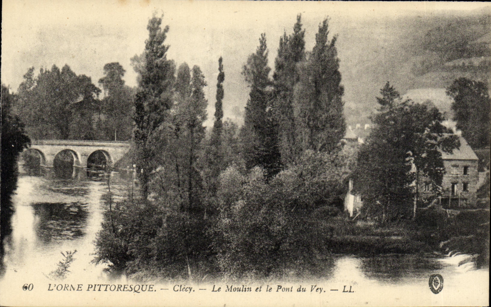CPA Clecy Le Moulin et le Pont du Vey