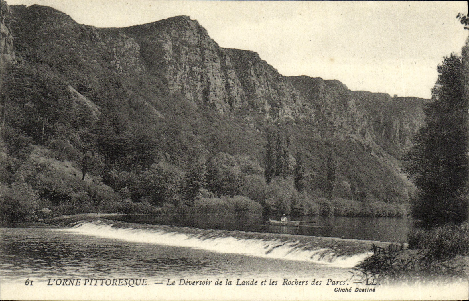 CPA Clecy Le deversoir de la Lande et les rochers des parcs