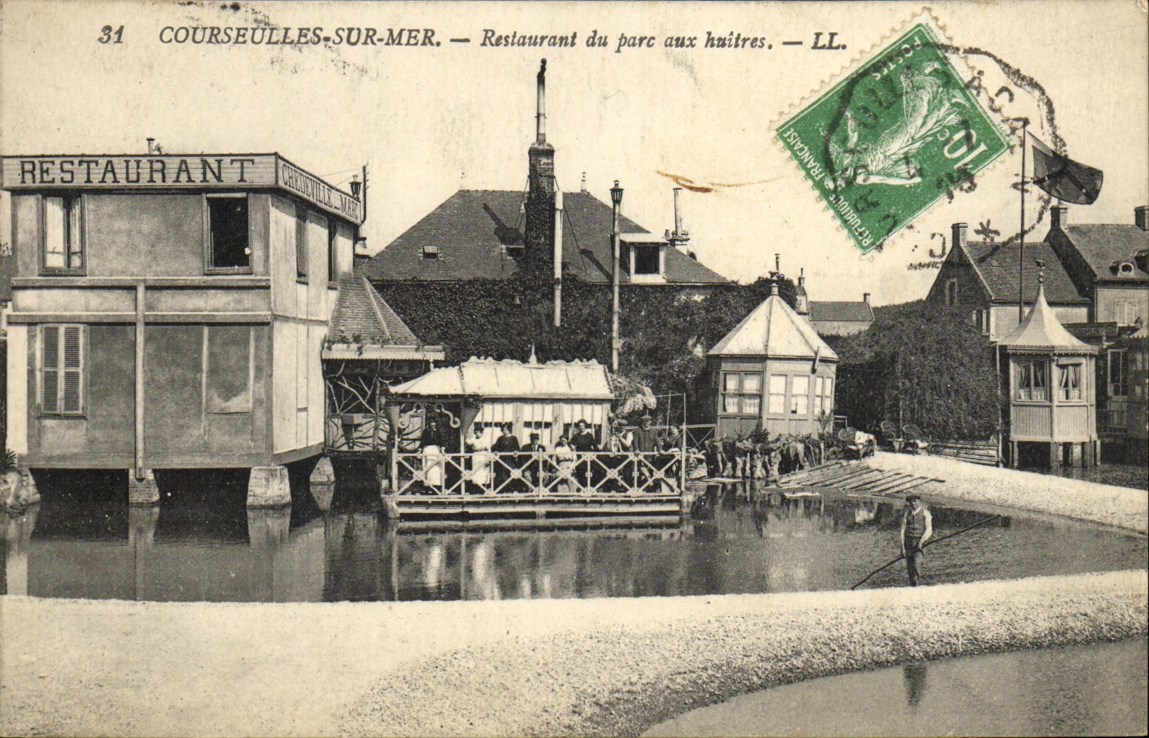 VINTAGE POSTCARD Restoring Courseulles On Sea of the Park to oysters