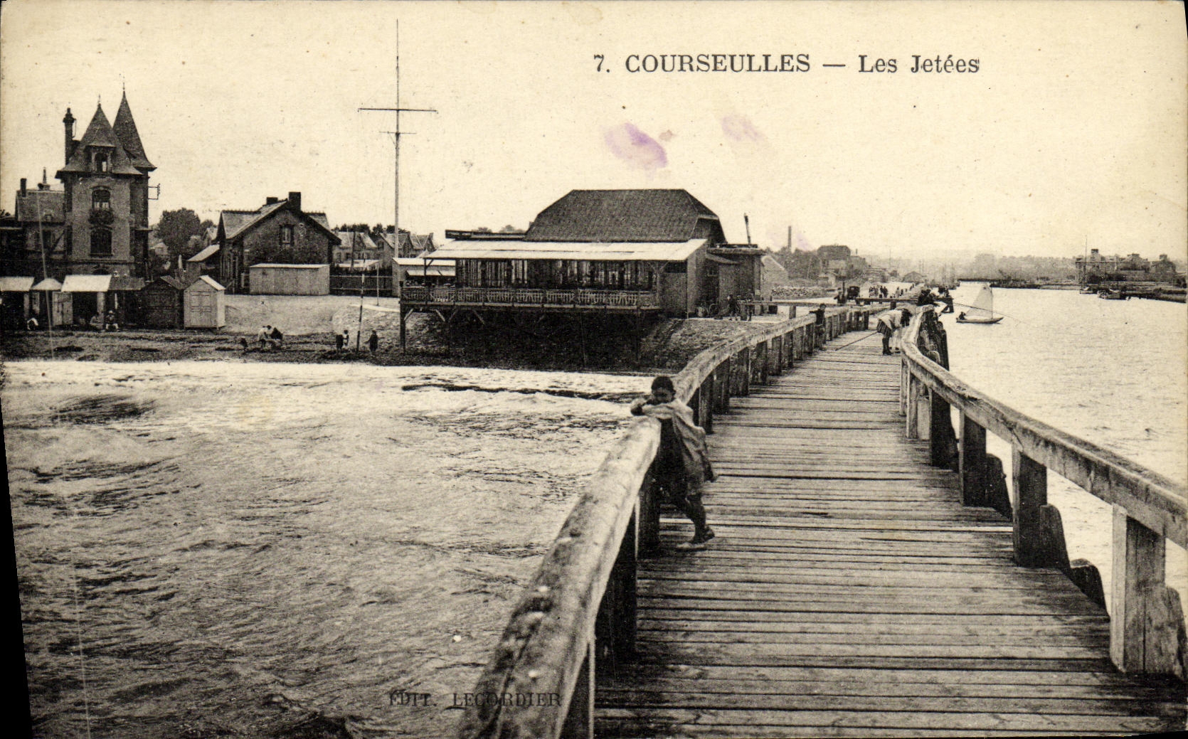 VINTAGE POSTCARD Courseulles Piers