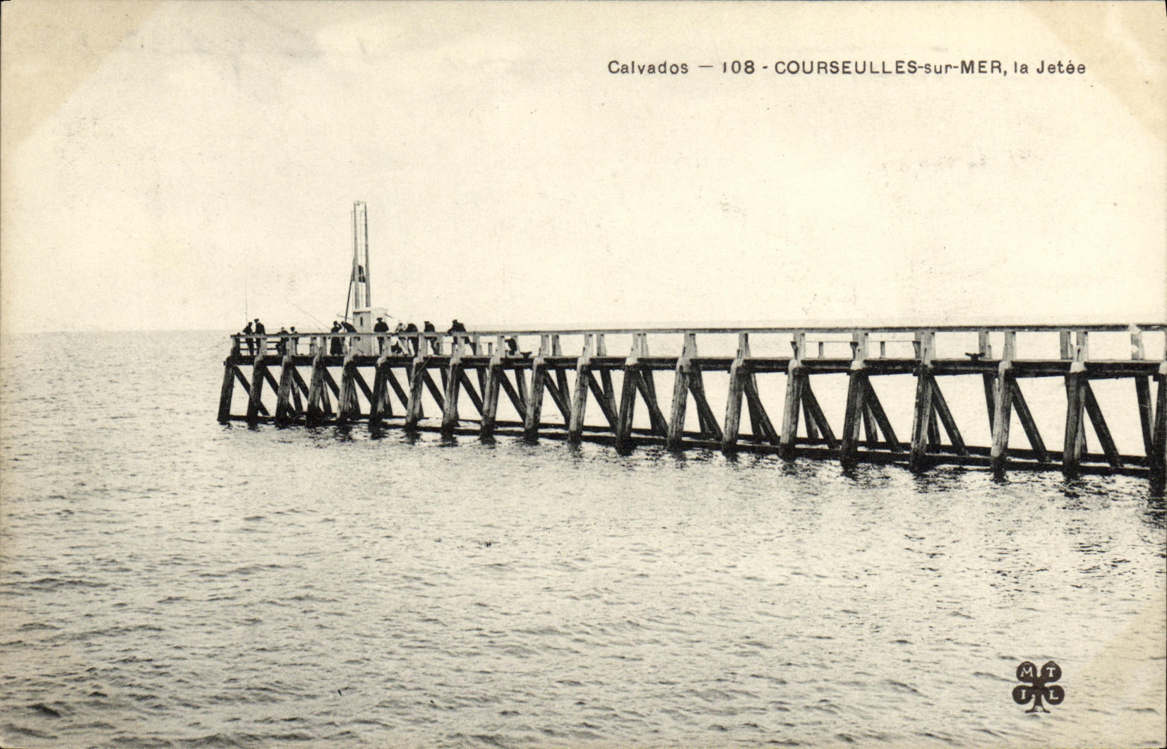 CPA Courseulles Sur Mer La jetee