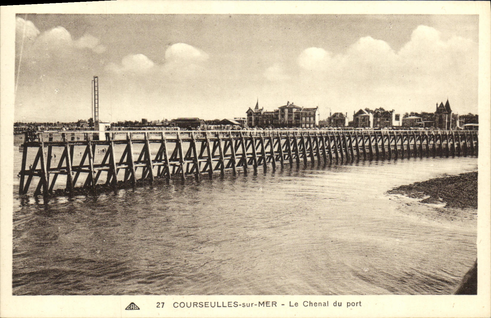 VINTAGE POSTCARD Courseulles On Sea the Channel of the Port