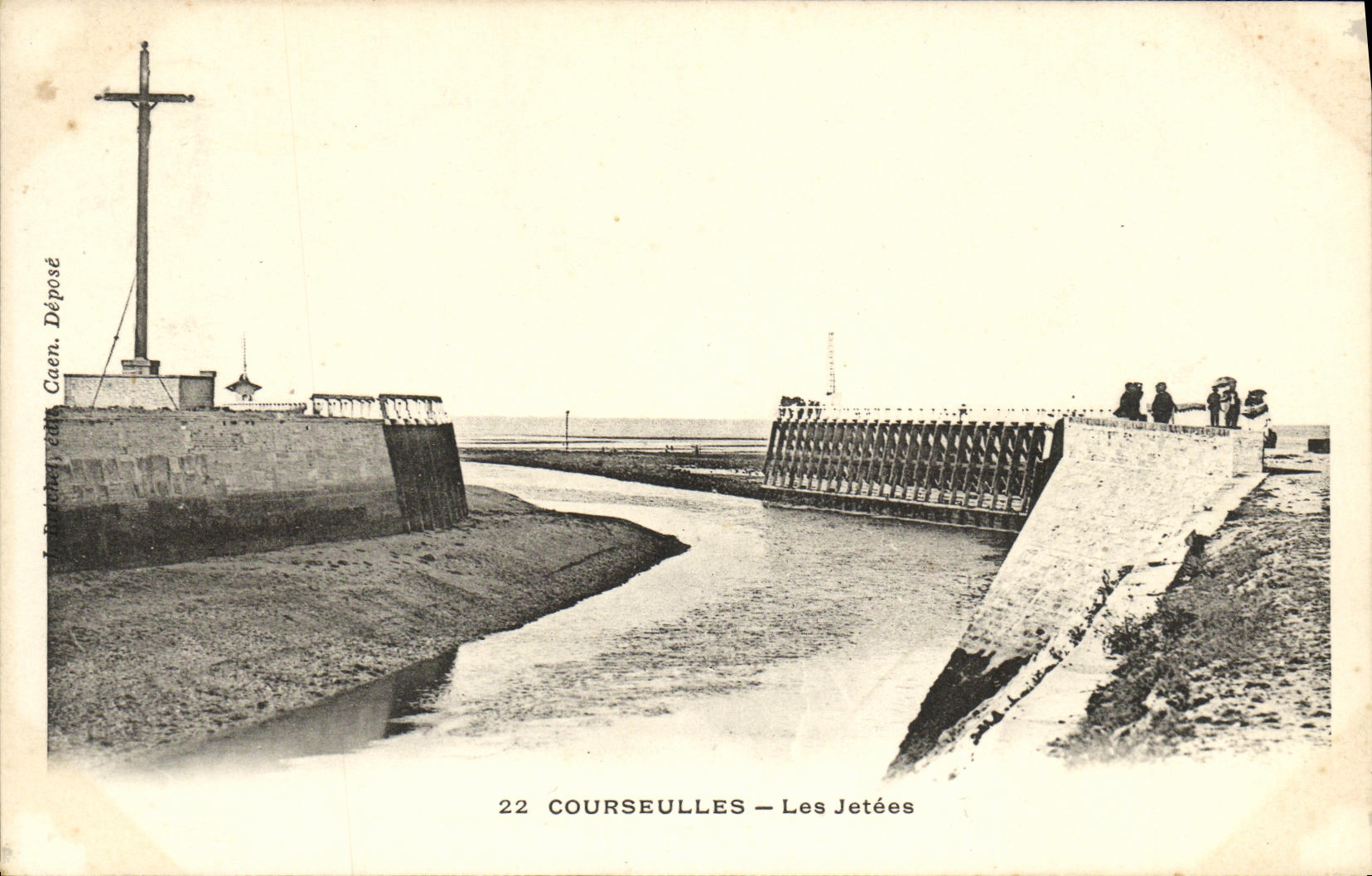 CPA Courseulles les Jetees