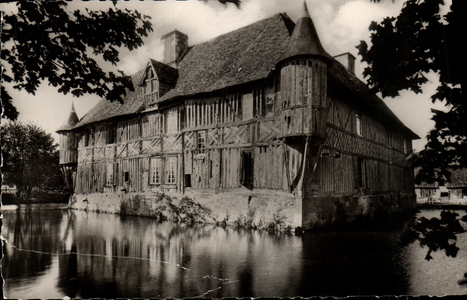 VINTAGE POSTCARD Surroundings of St Julien the Falcon the Manor of Coupesarte