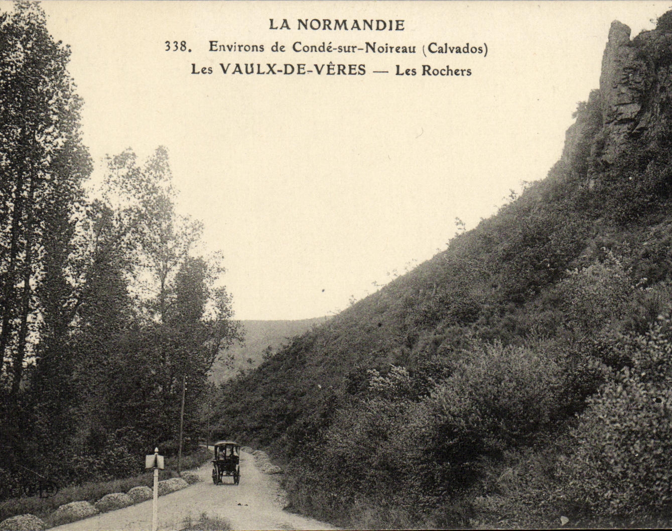 CPA Environs de Conde Sur Noireau Les Vaulx De Veres Les Rochers