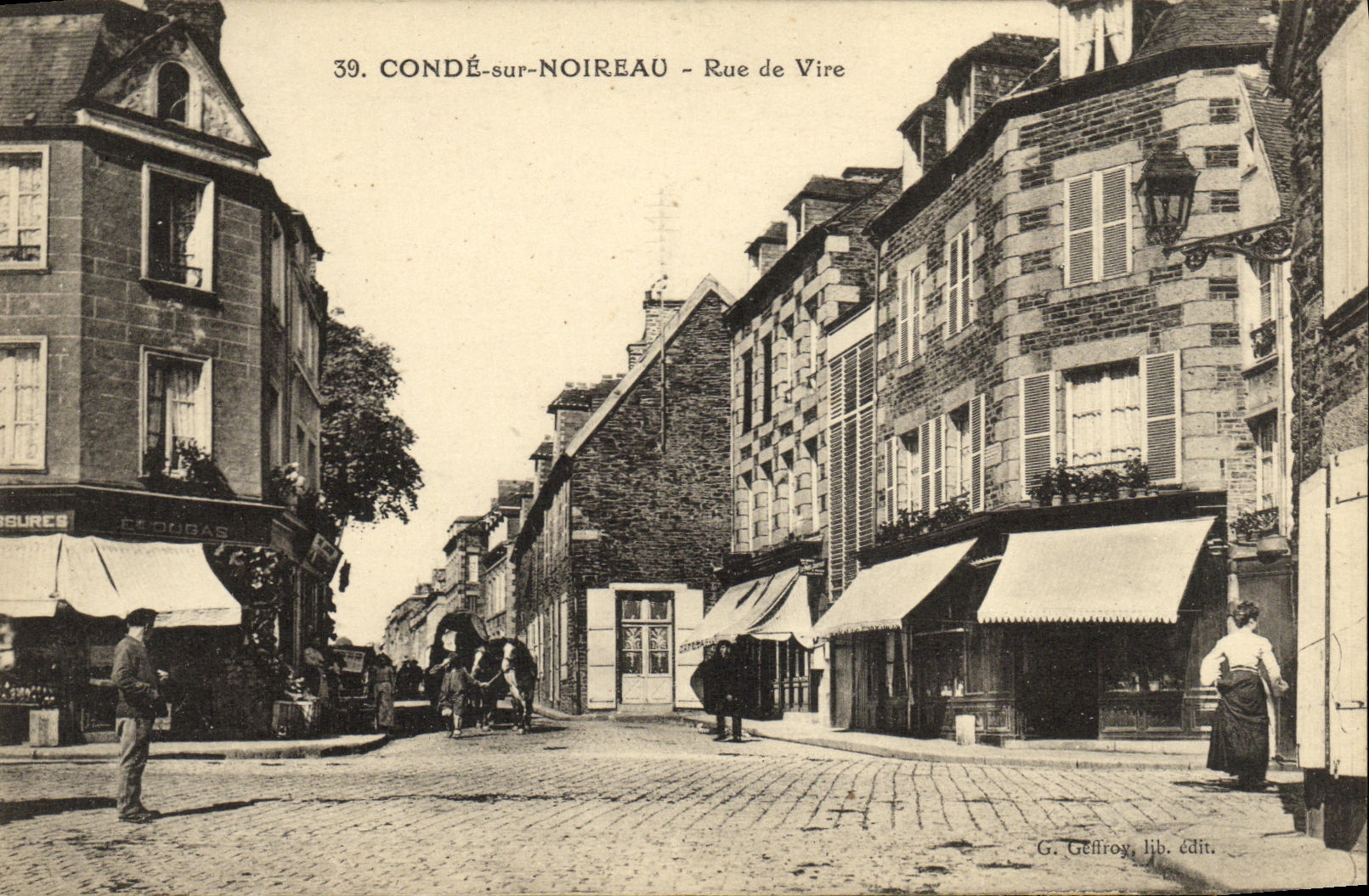 VINTAGE POSTCARD Conde On Noireau Rue of Transfers Horses