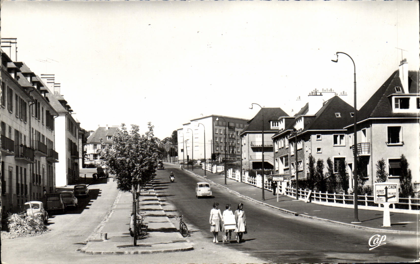 MODERN CARD Cop On Noireau Avenue of Verdun