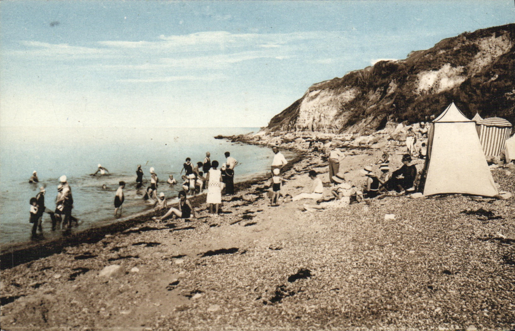 VINTAGE POSTCARD Commes Bouflay the Bath