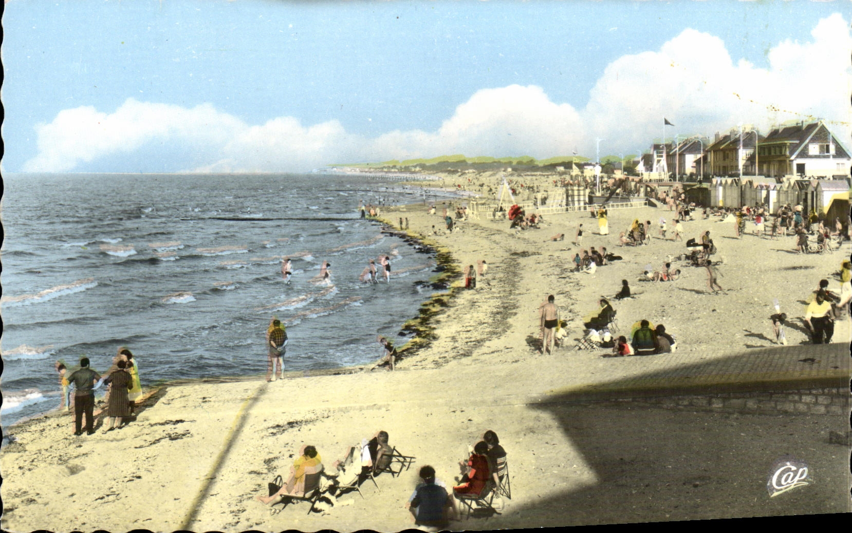 CPM Courseulles sur Mer La Plage 