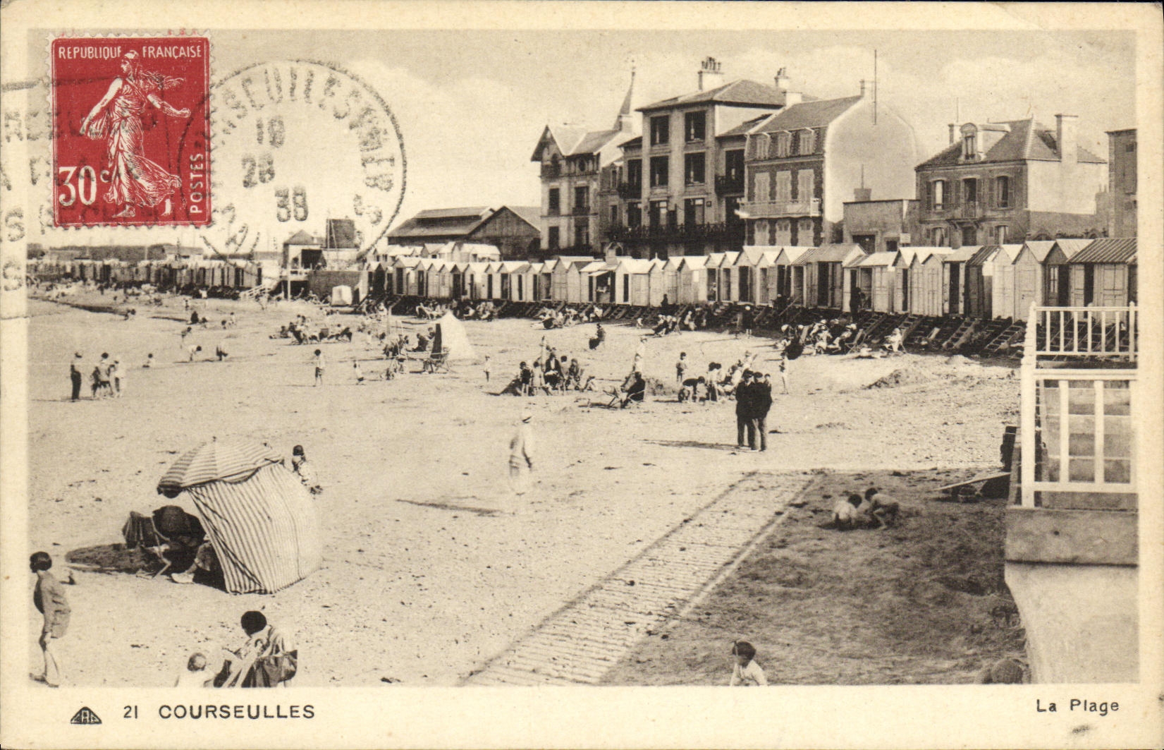 VINTAGE POSTCARD Courseulles On Sea the Beach