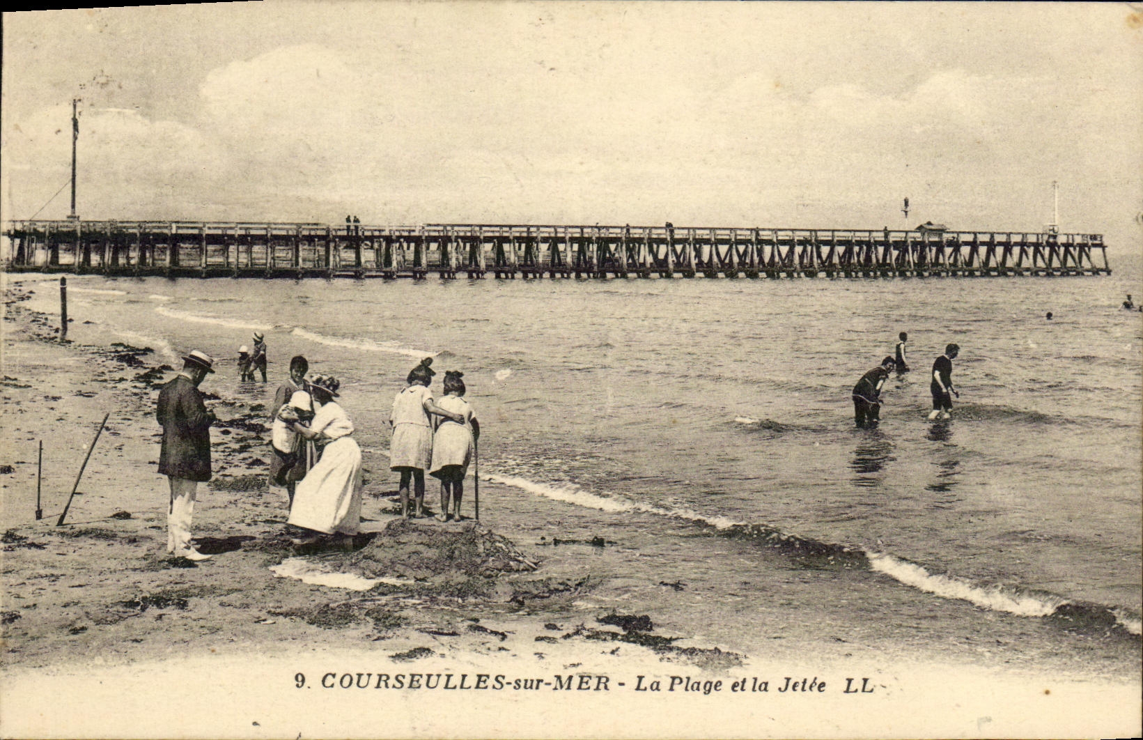 VINTAGE POSTCARD Courseulles On Sea the Beach and the Pier