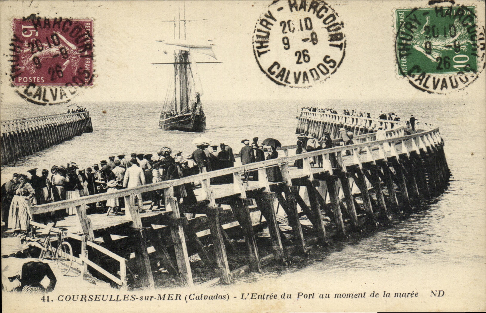 VINTAGE POSTCARD Courseulles On Sea L Entered of the Port at the time of the tide Voileir Boat