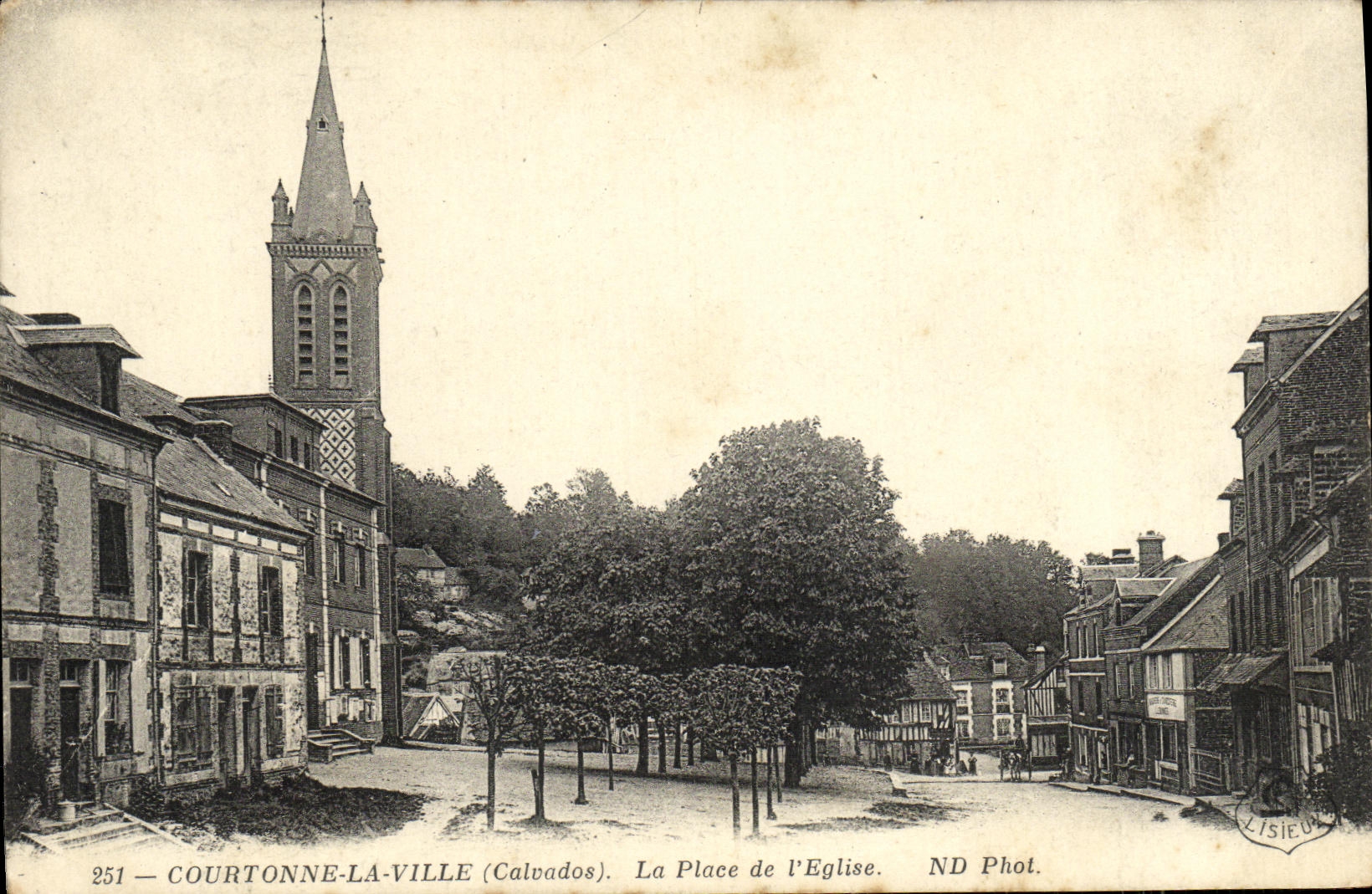 CPA Courtonne La Ville La Place de L Eglise