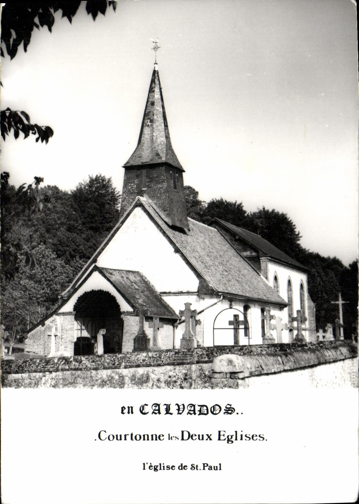 CPA En Calvados Courtonne les Deux eglises l eglise de st Paul