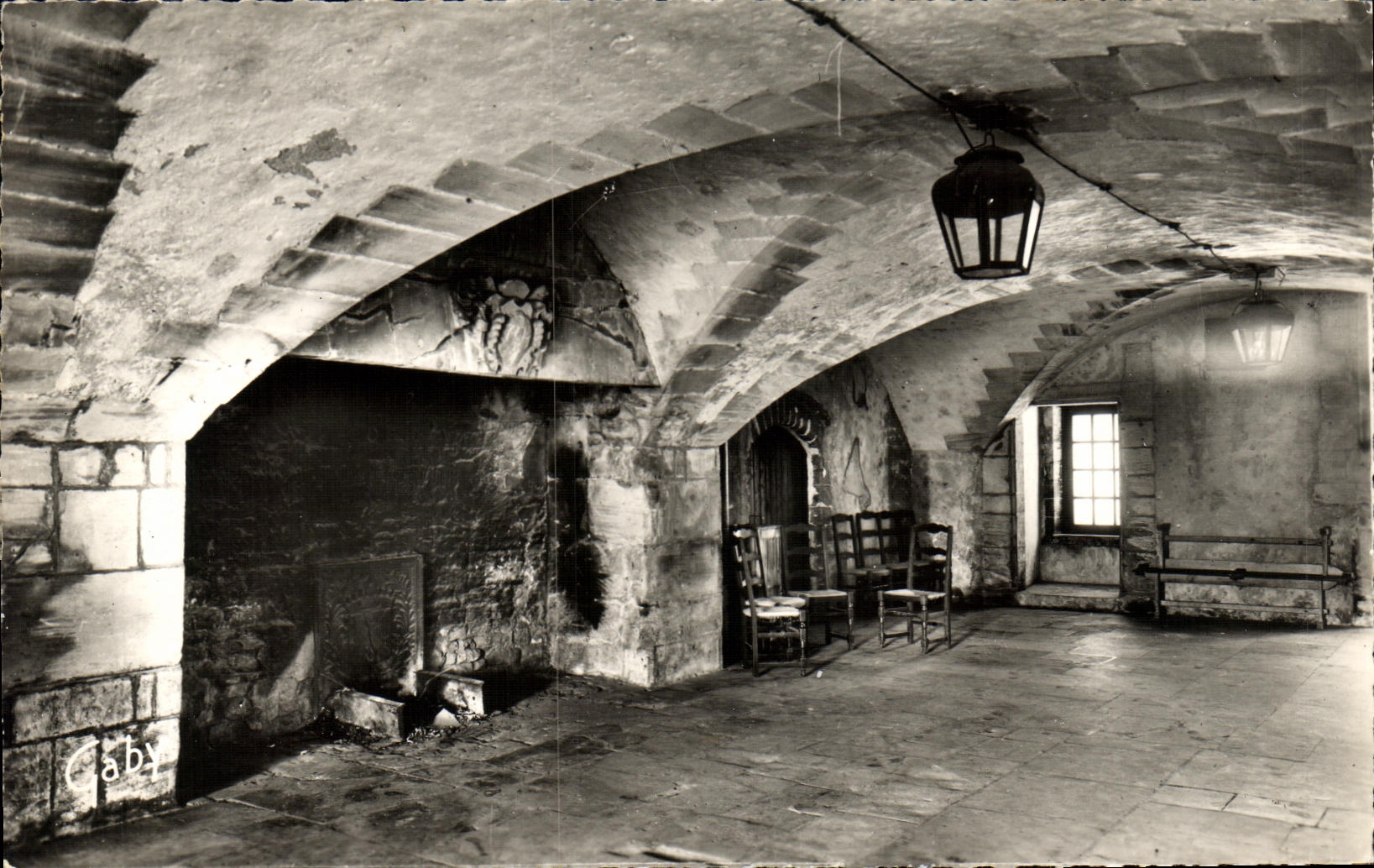 CPM Creully Salle des Gardes du Chateau