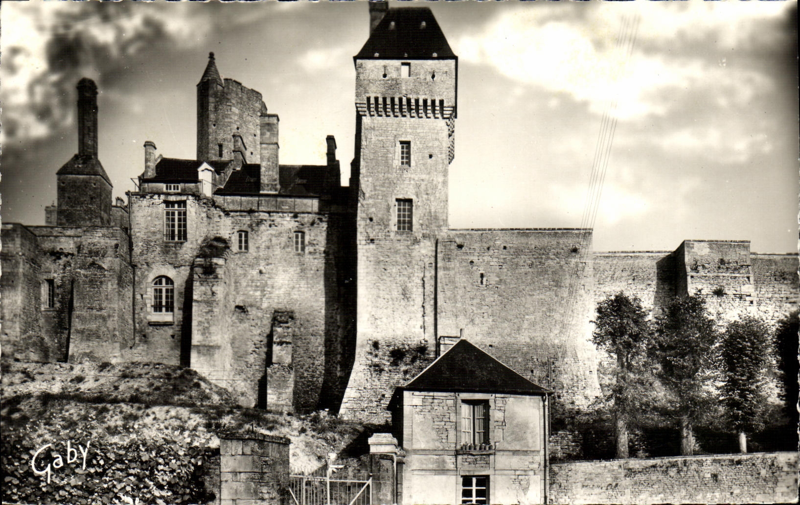 MODERN CARD Creully the Feudal Castle built by the small son of Rollon Haimon Dentz
