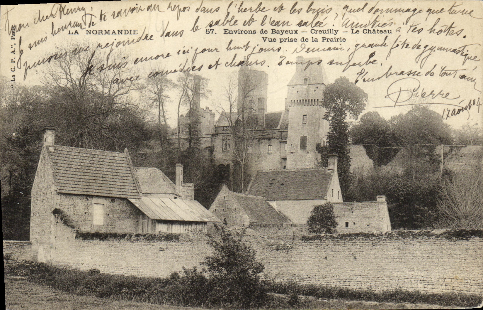 CPA Environs de Bayeux Creuilly Le chateau vue prise de la Prairie