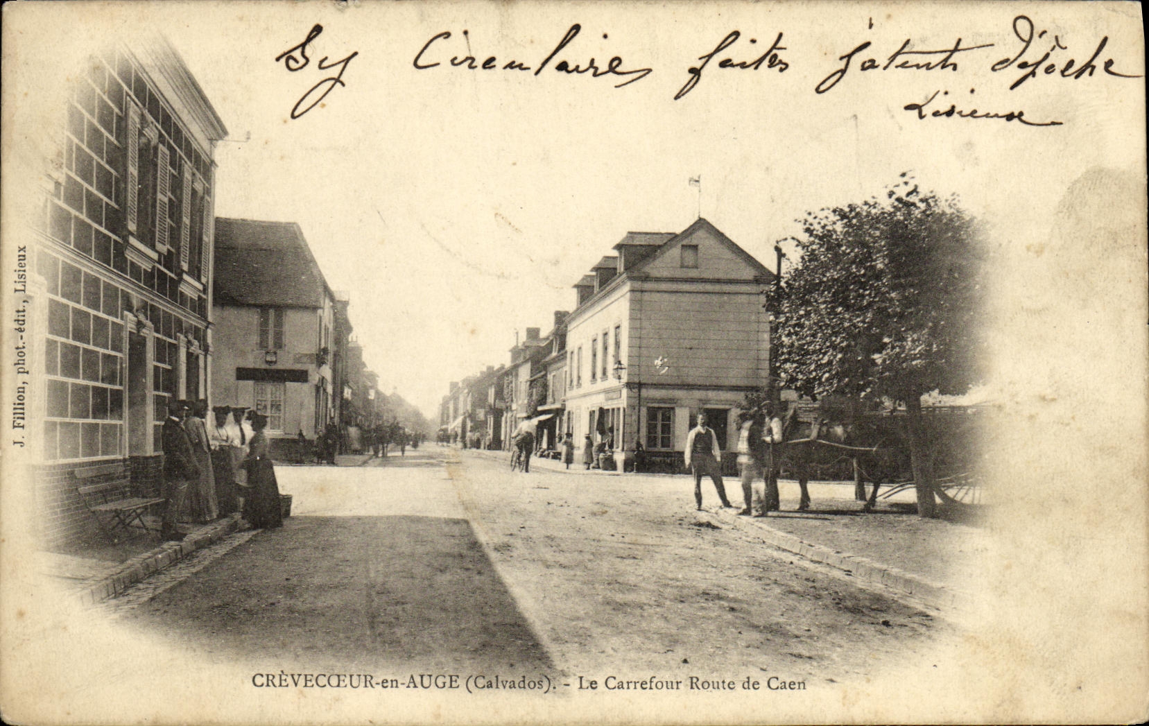 CPA Crevecoeur en Auge Le Carrefour route de Caen