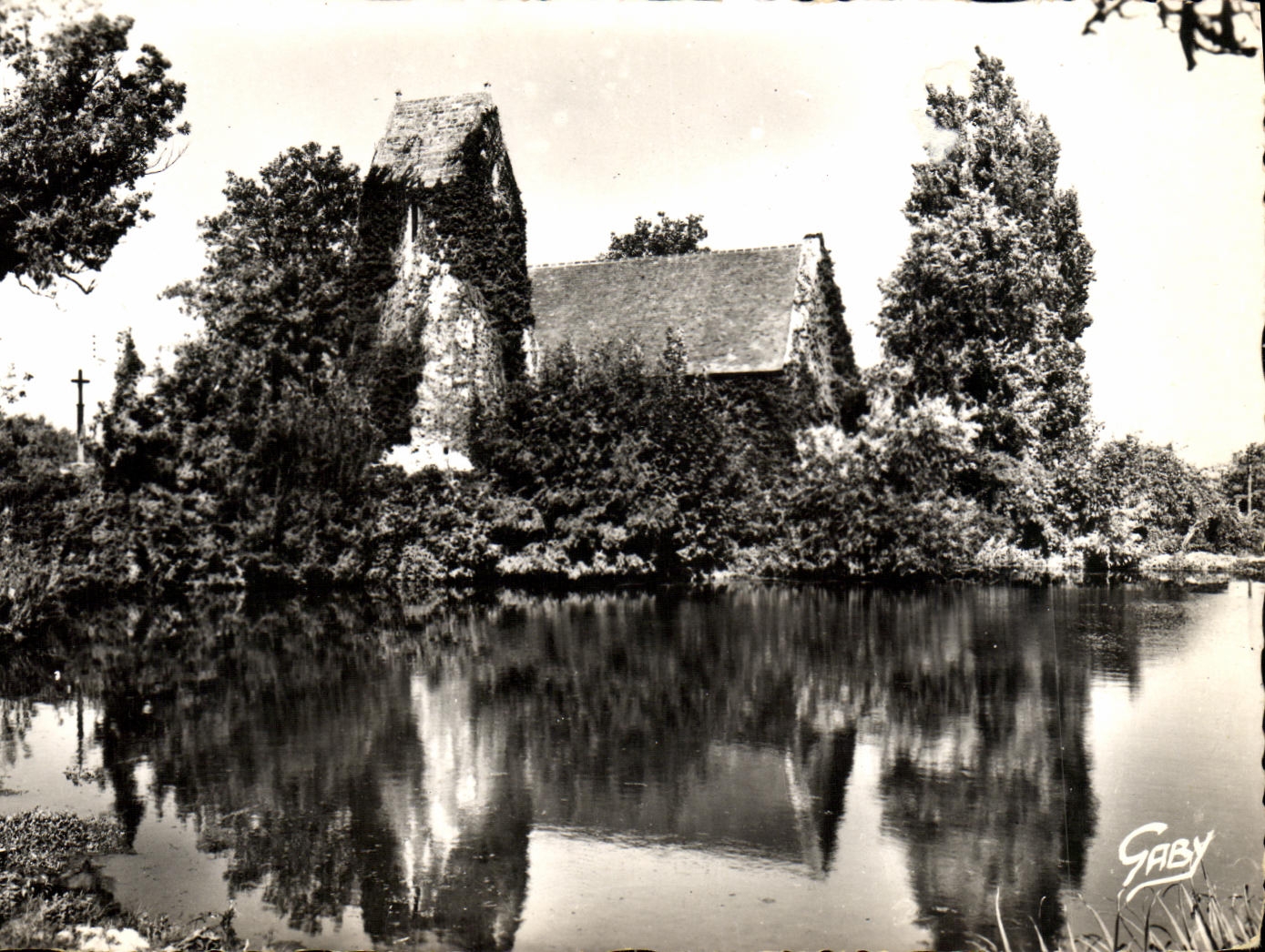 MODERN CARD the Pond of Cricqueboeuf close Villerville on Sea L Church with Ivies