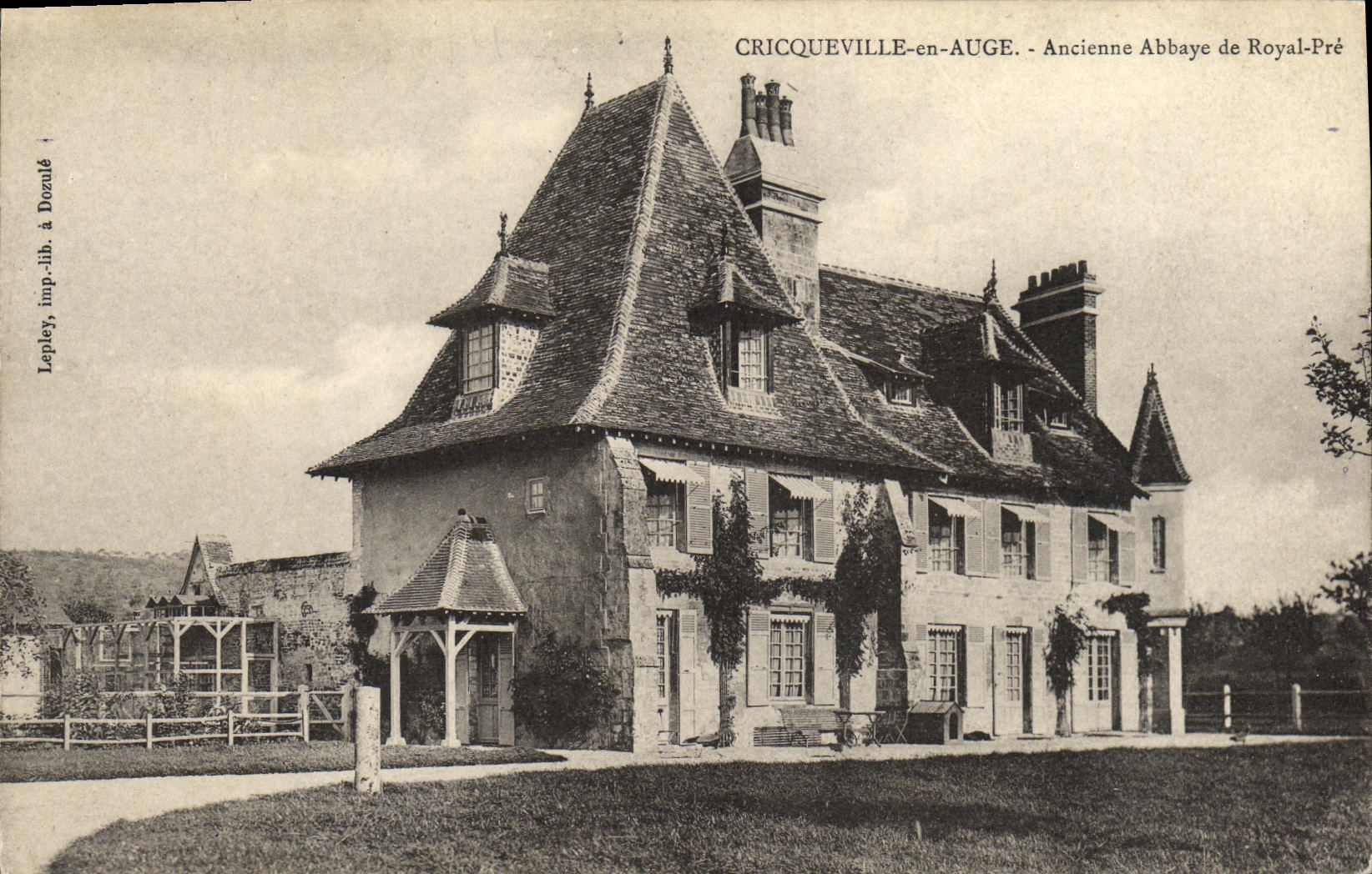 CPA Cricqueville en Auge Ancienne Abbaye de Royal Pre