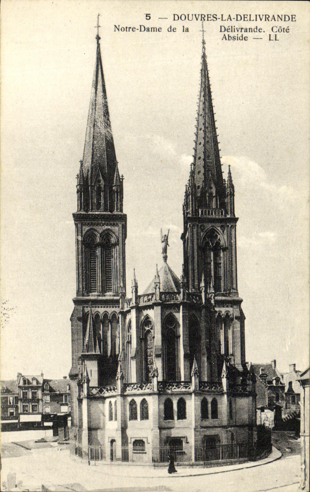 CPA Douvres la Delivrande Notre Dame de la Delivrande Cote Abside