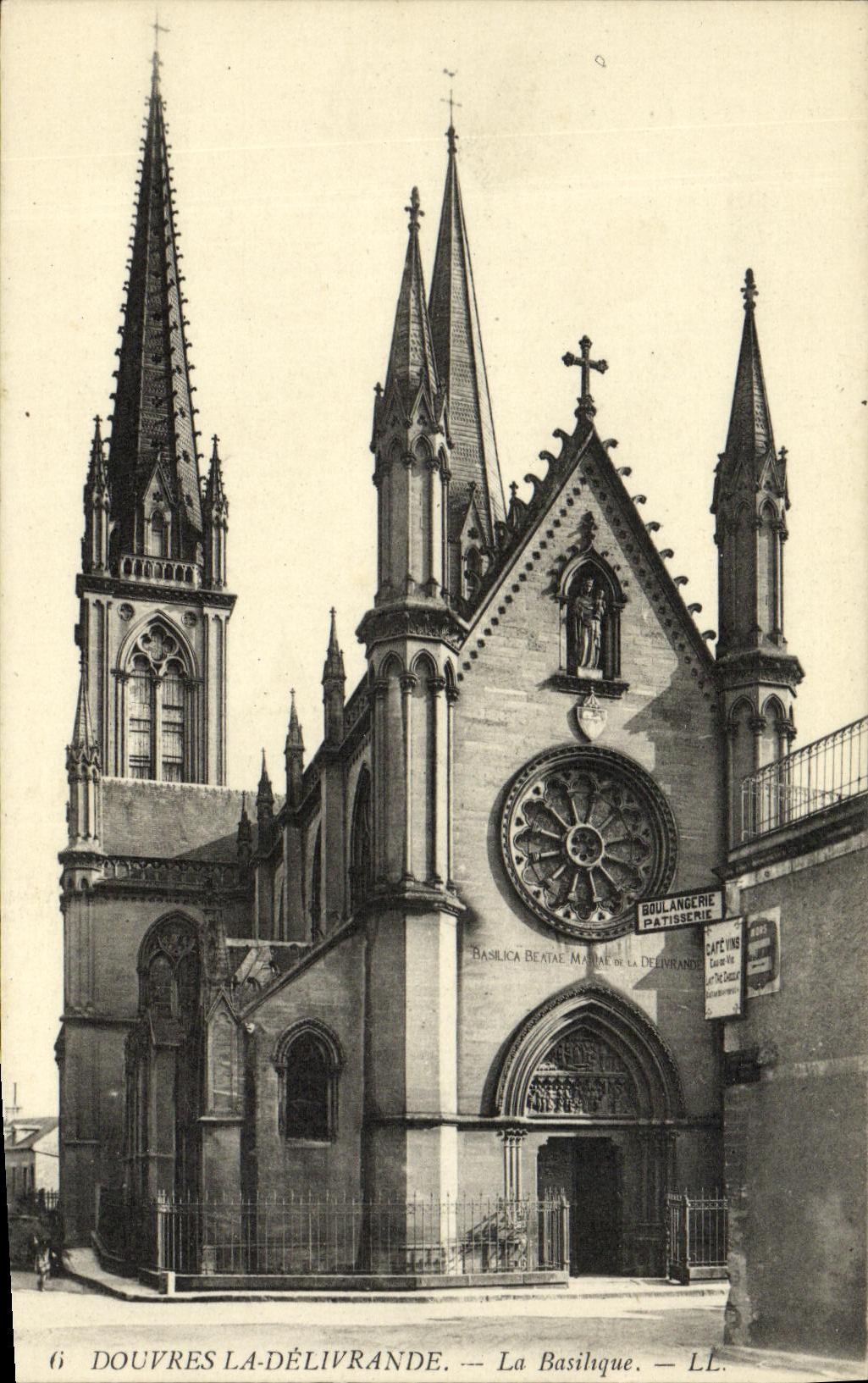 CPA Douvres la Delivrande La Basilique