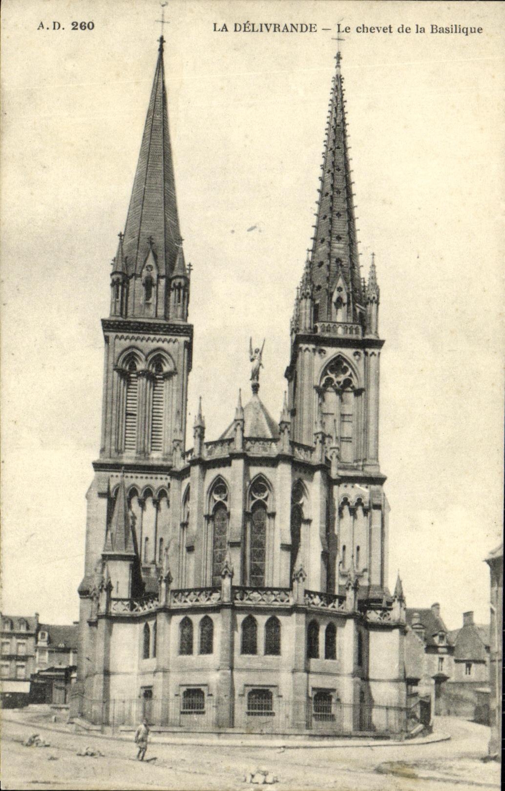 CPA La Delivrande Le chevet de la Basilique