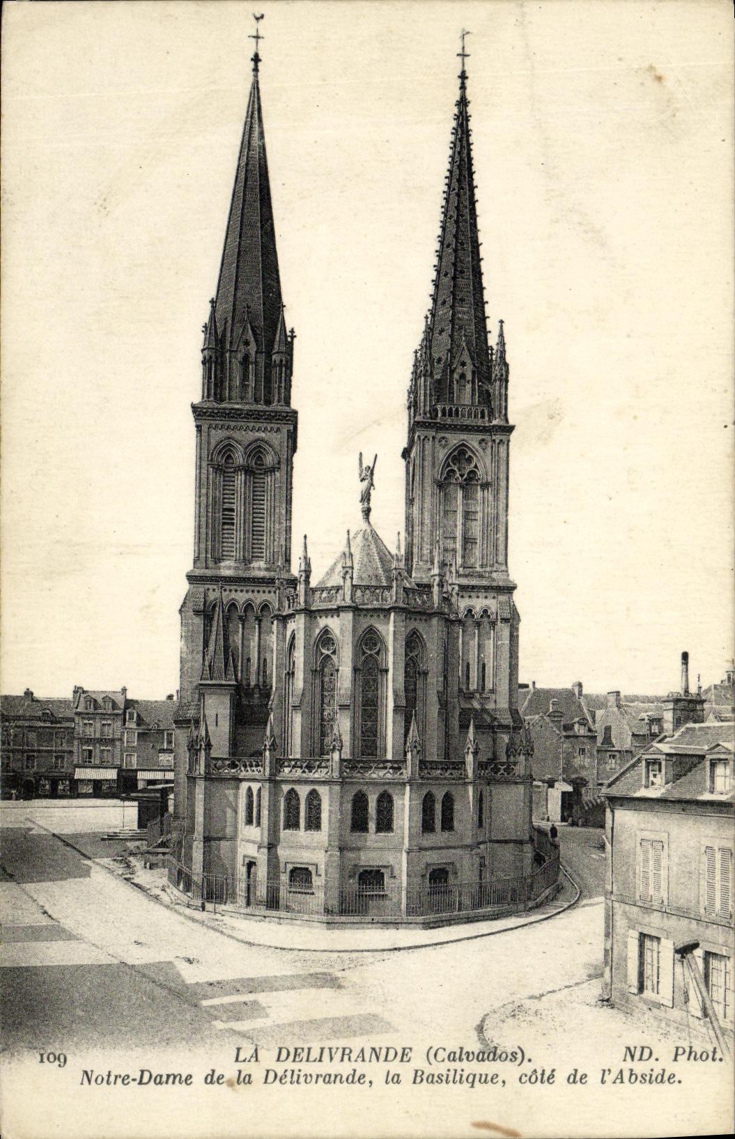 VINTAGE POSTCARD Delivrande Notre Dame of Delivrande the Basilica dimensions L Abside