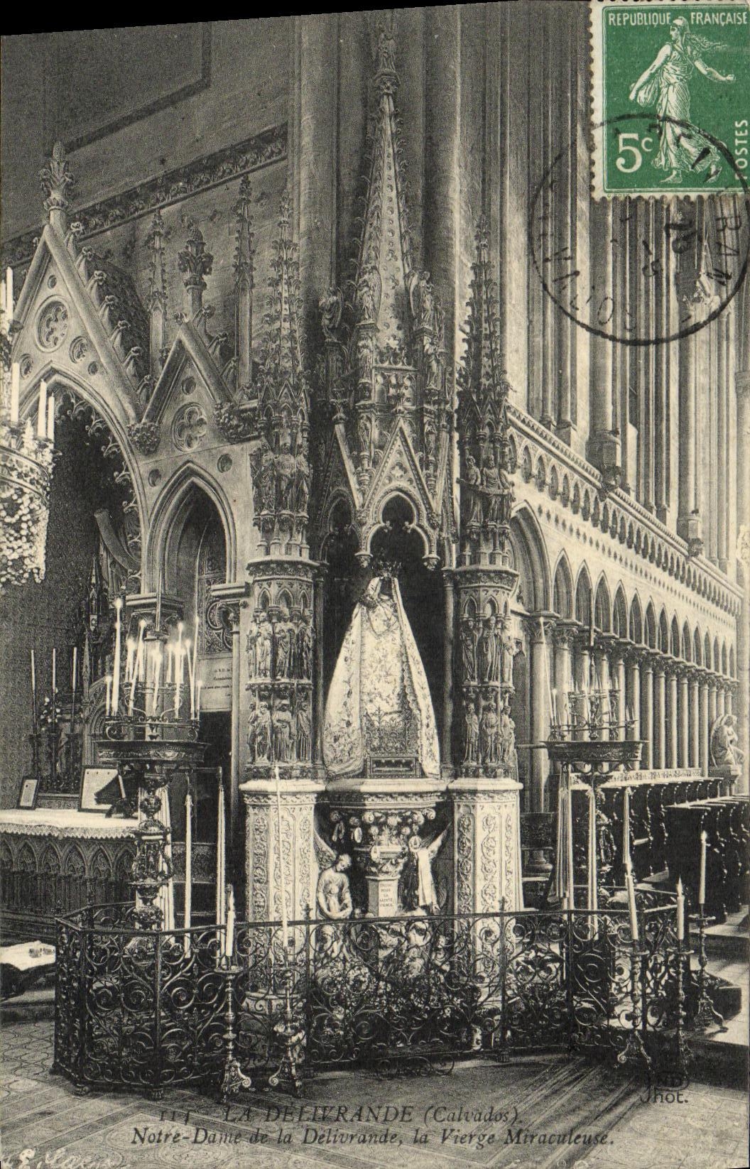 CPA La Delivrande Notre Dame de la Delivrande la Vierge Miraculeuse