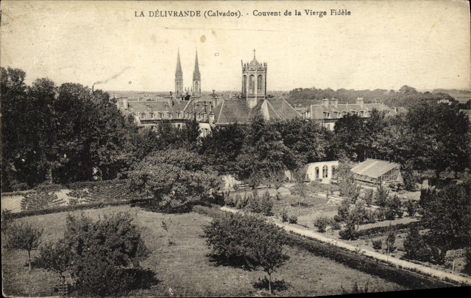 CPA La Delivrande Couvent de la Vierge Fidele