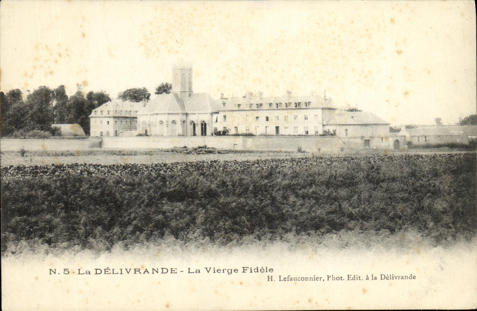 VINTAGE POSTCARD Delivrande the Faithful Virgin